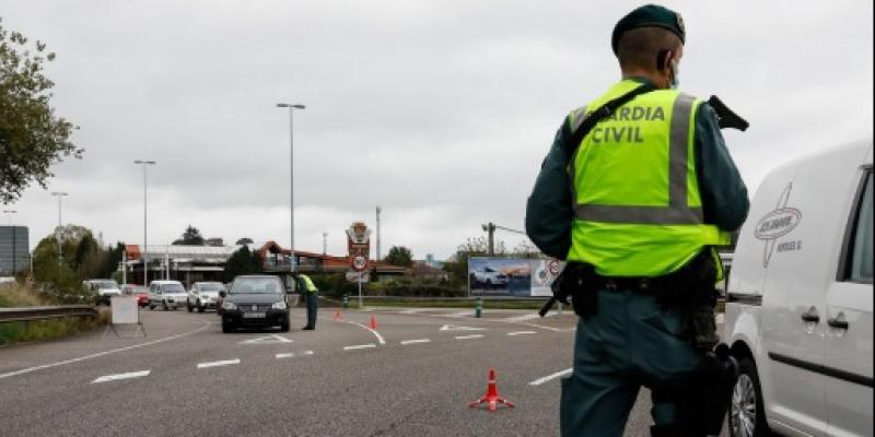 Cierre perimetral de casi todas las comunidades Controles para el cierre perimetral / Juan Plaza