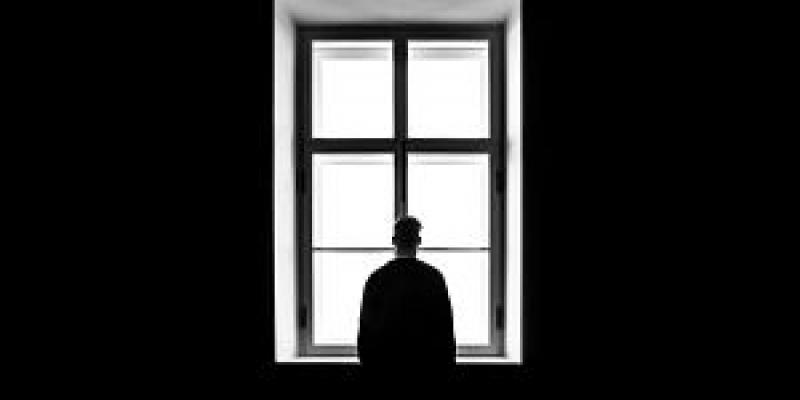 Imagen de una persona solitaria/mente A mente La depresión es una patología muy común entre la población