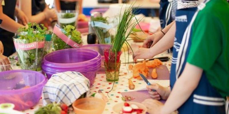 Cocinar con niños.