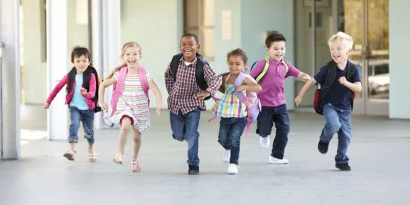 Imagen de varios niños/Etapa Infantil Cómo escoger un buen colegio para los hijos