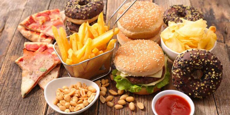 Estos son los alimentos que debes evitar si padeces de colon irritable Alimentos prohibidos para el colon irritable