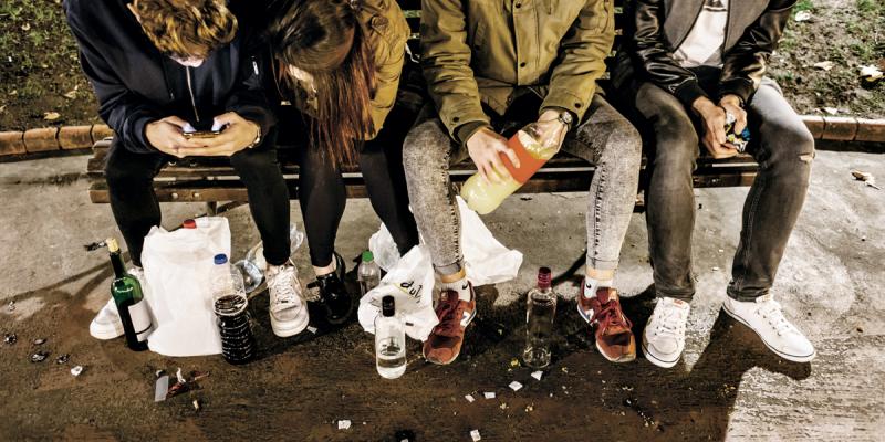 El coma etílico sucede cuando existen más de 3 gramos de alcohol por litro en sangre Botellón de jóvenes/XLSemanal