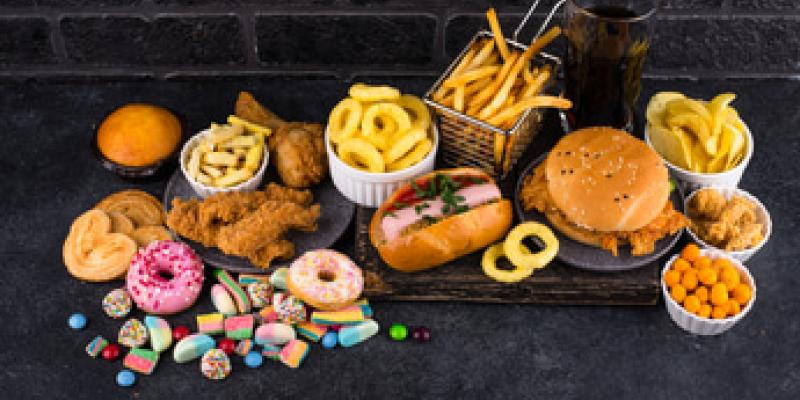 Imagen de comida basura/Envatoelements Aumenta el consumo de comida basura entre los jóvenes