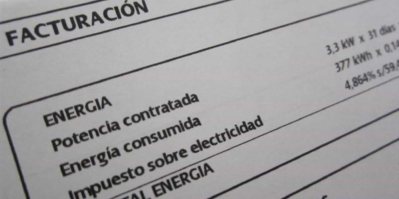 Imagen de una factura de la luz/Okdiario Los cambios de compañía eléctrica aumentaron un 50% en los dos últimos años
