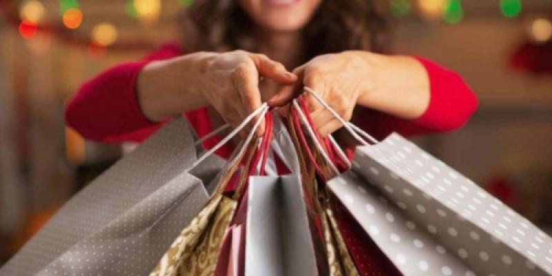 Los españoles emplearán el 34% de sus ingresos mensuales en los gastos de Navidad.
compras