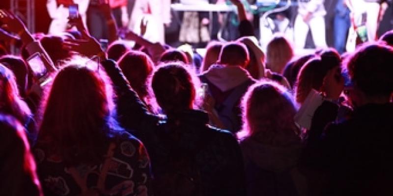 Imagen de un concierto/envatoelements Los precios de la entradas en conciertos aumentan