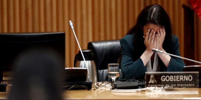 La ministra de Igualdad, Irene Montero, durante su comparecencia ante la Comisión de Reconstrucción en el Congreso. / Sebastián Mariscal (EFE)