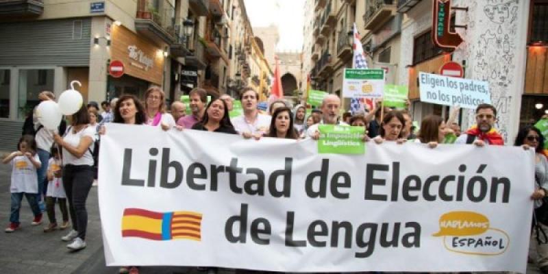 Consulta lingüística: valenciano o castellano en las aulas La educación valenciana realiza una consulta lingüística para elegir que lengua se imparte en cada aula