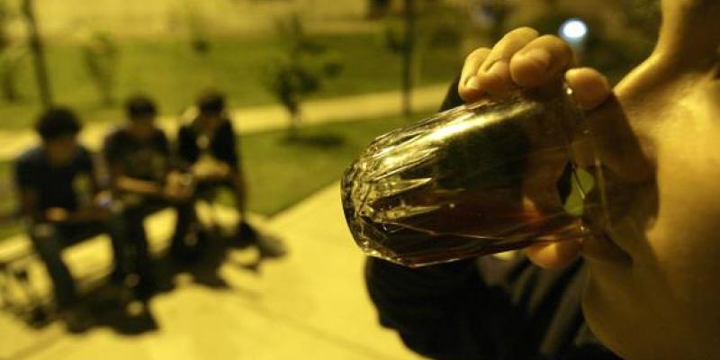 El consumo de alcohol en adolescentes que hacen botellón