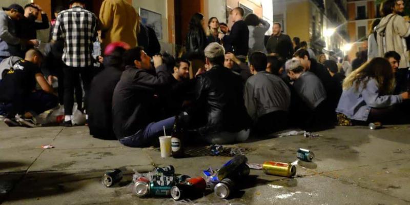 Imagen de jóvenes de botellón/Salamancahoy Los jóvenes disminuyeron su consumo de alcohol