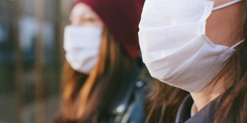 Contaminación atmosférica - Foto: Envato Elements Personas con mascarilla