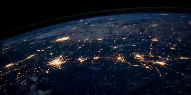 La contaminación lumínica por la noche sube al menos un 49 % en 25 años 