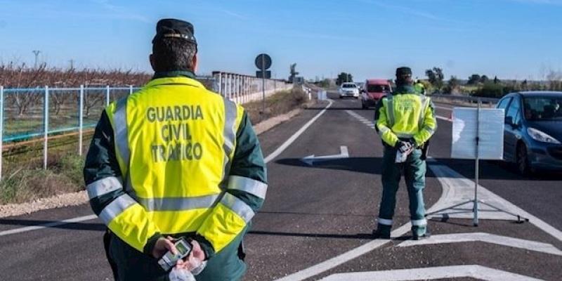 Tráfico denuncia a 3.500 conductores en una semana por circular sin la ITV en regla.