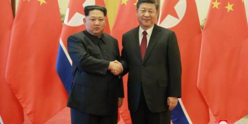 El líder de Corea del norte, Kim Jong-un, y el presidente chino, Xi Jinping, durante un encuentro en Pekín en junio de 2018.