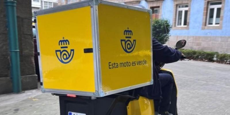 Moto electrica de tres ruedas de correos