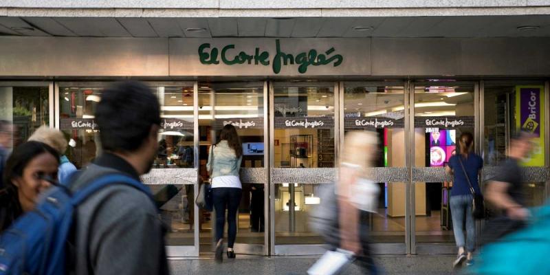 Imagen de archivo de la entrada de un centro comercial de El Corte Inglés