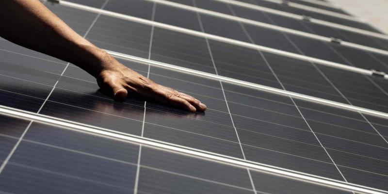 El Corte Inglés venderá placas solares junto a EDP Placa solar / Pixabay