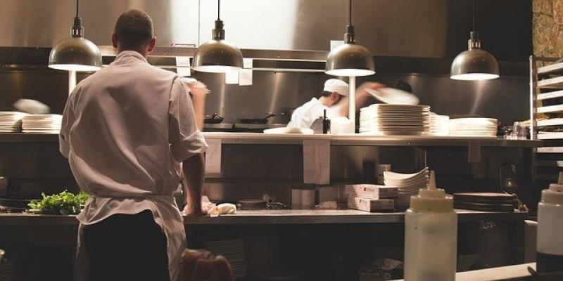 Existen algunas condiciones para poder cotizar sin trabajar mediante los convenios especiales Cocineros/Pixabay