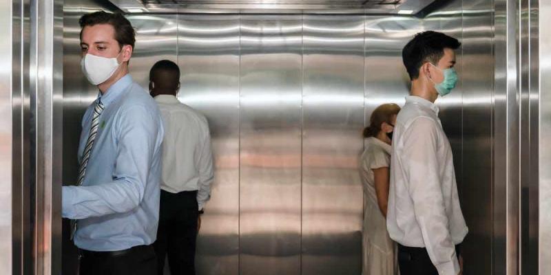 ¿Cómo podemos evitar contagiarnos de Covid-19 en un ascensor?