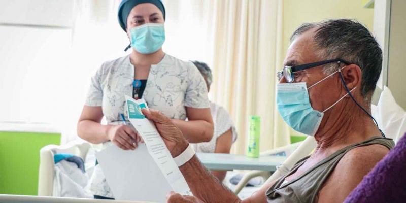 Un complemento alimenticio podría prevenir de Covid-19 a pacientes con cáncer Madrid lidera un ensayo para prevenir infecciones como la Covid-19 en personas con cáncer