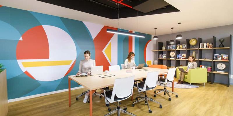 Imagen de un espacio de trabajo de coworking/Lexington El coworking incluye avances tecnológicos
