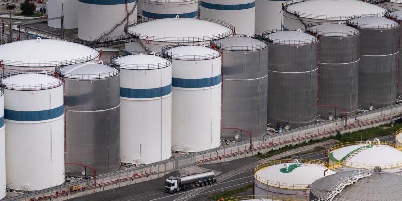 Planta de regasificación de Bahía de Bizkaia Gas, en el término municipal de Ziérbena | Foto: Greenpeace/Pedro Armestre