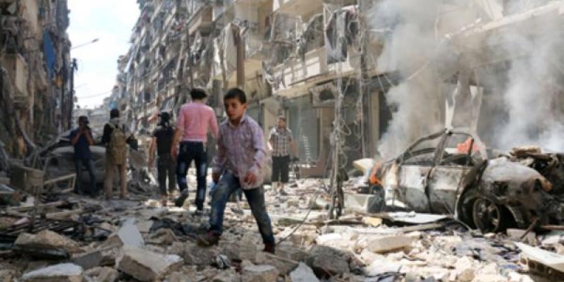 Crisis humanitarias/ Ameer Alhalbi/ AFP Bombardeo en Alepo, Siria