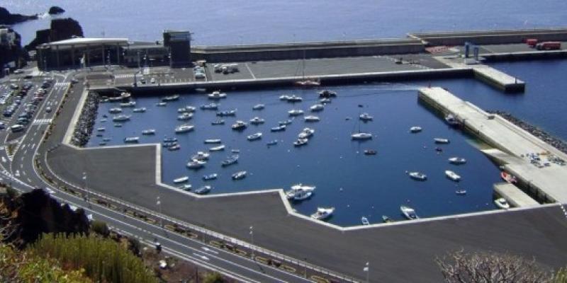 Puerto de la Estaca en el Hierro, donde el Gobierno de Canarias ha levantado un campamento extraordinario | Foto del Gobierno de Canarias para Servimedia Puerto de la Estaca en el Hierro, donde el Gobierno de Canarias ha levantado un campamento extraordinario | Foto del Gobierno de Canarias