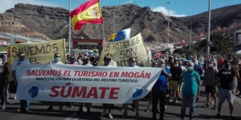 Manifestación en defensa del turismo en Mogán por la crisis migratoria