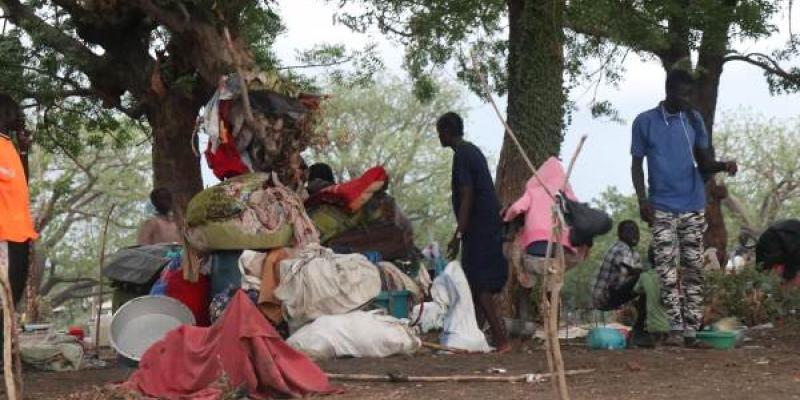 Personas que huyen de Sudán a Sudán del Sur (Malakal)