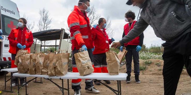 La pandemia rebajó en 20 años la edad media de las personas que piden ayuda a Cruz Roja