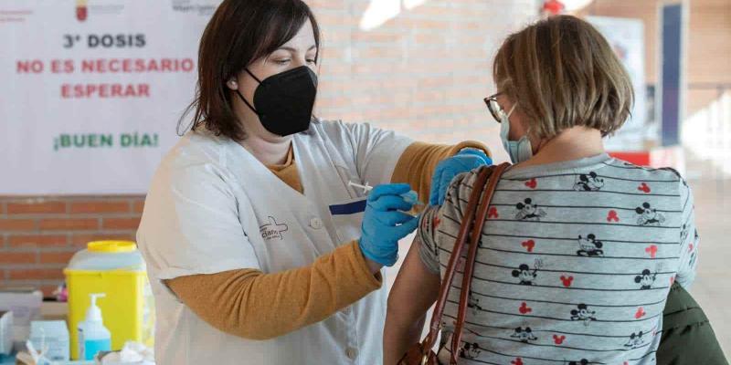 Sanidad da luz verde a una cuarta dosis contra la Covid