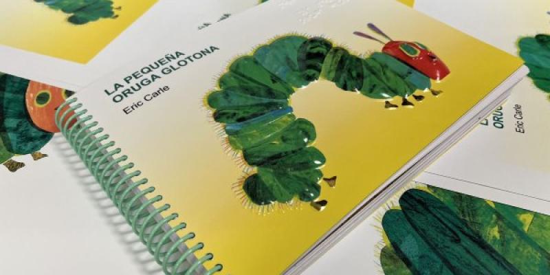 El primer cuento accesible La pequeña oruga glotona, un cuento accesible
