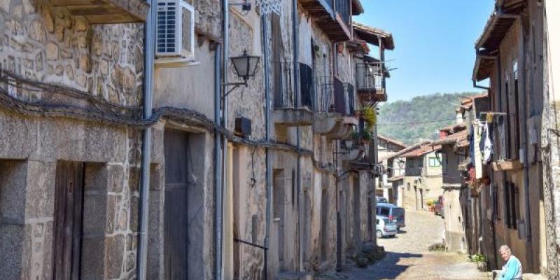 La cultura disipa la soledad no desea en pequeños pueblos. La soledad se combate a ritmo de la cultura