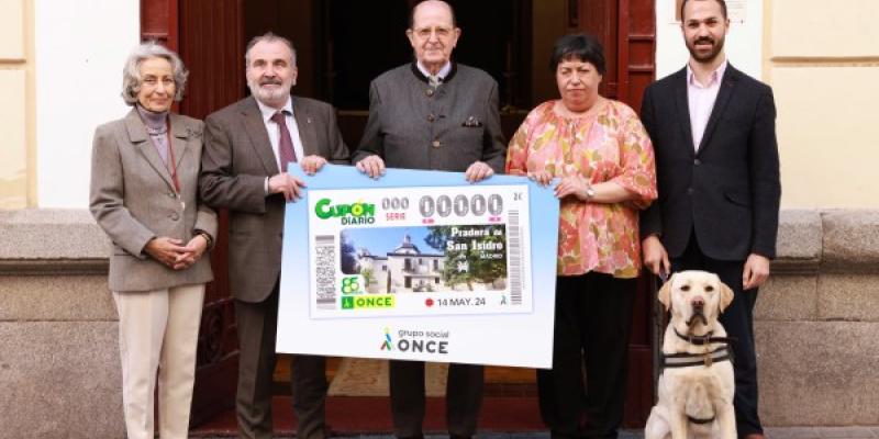 Foto de familia de la presentación del cupón de la ONCE en honor a San Isidro 