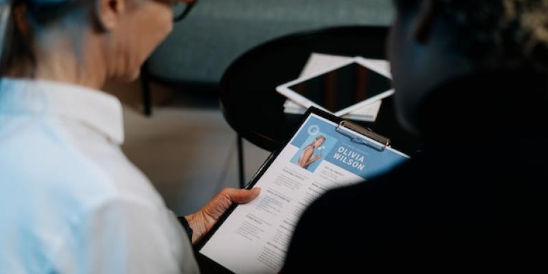 Haz tu currículum más interesante - Pexels Mejorar tu currículum