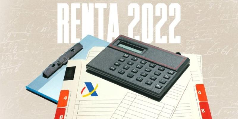 Calculadora con cartel Renta 2022