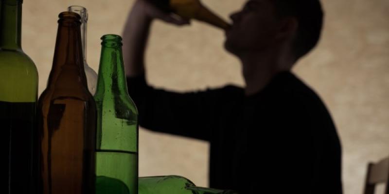 Adicción al alcohol y el riesgo a las recaídas tras recibir tratamiento Gran riesgo de recaídas a la adicción al alcohol