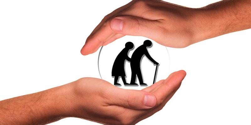 Dos manos sosteniendo a personas con discapacidad / Pixabay Dos manos sosteniendo a personas con discapacidad