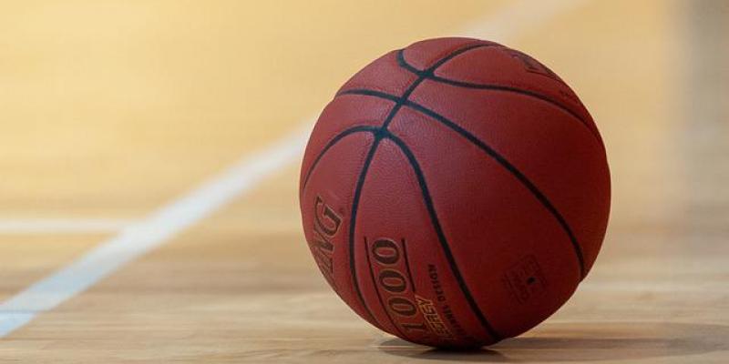 Pista de baloncesto para el deporte adaptado