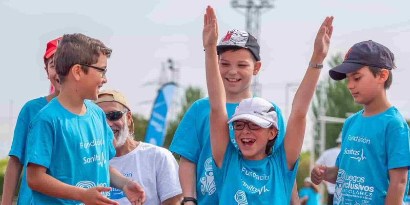 Imagen de varios niños de la Fundación Sanitas/Corresponsables Fundación Sanitas insta al deporte inclusivo