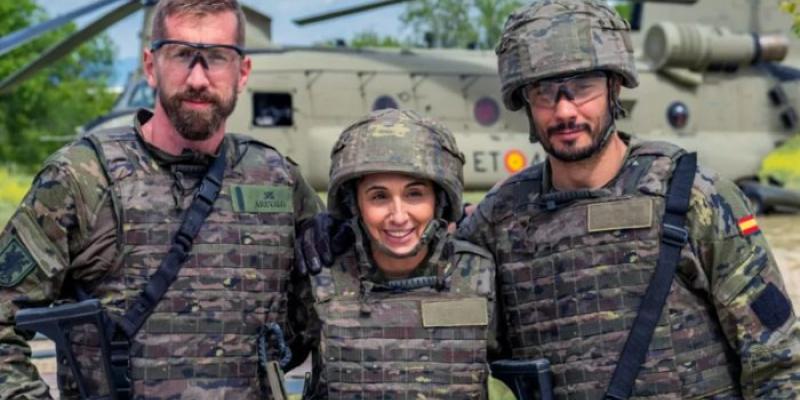 Fuerzas Armadas - Foto: Official Website Carlos Arévalo, el primero por la izquierda