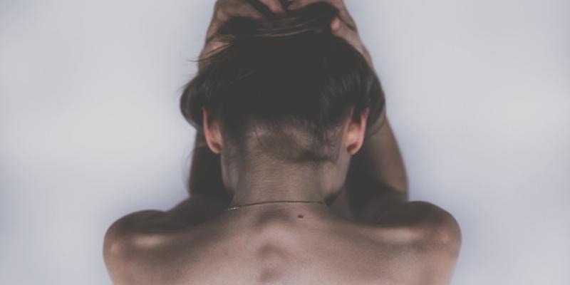 Depresión / Pixabay Mujer de espaldas