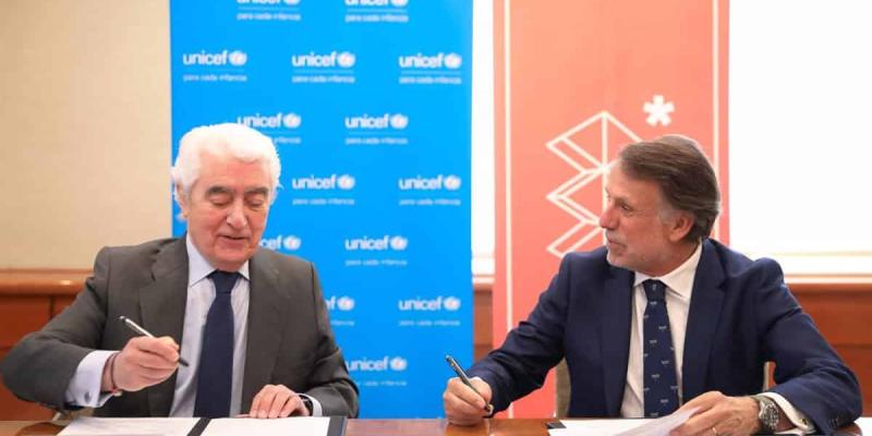 Imagen de la Fundación Atresmedia y UNICEF firmando el acuerdo/Europa Press Fundación Atresmedia y UNICEF se unen para luchar por los derechos de la información
