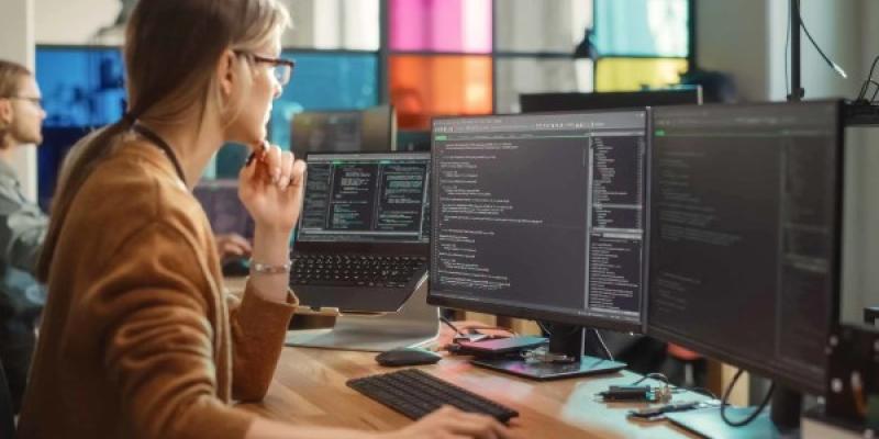Desarrolladores web trabajando