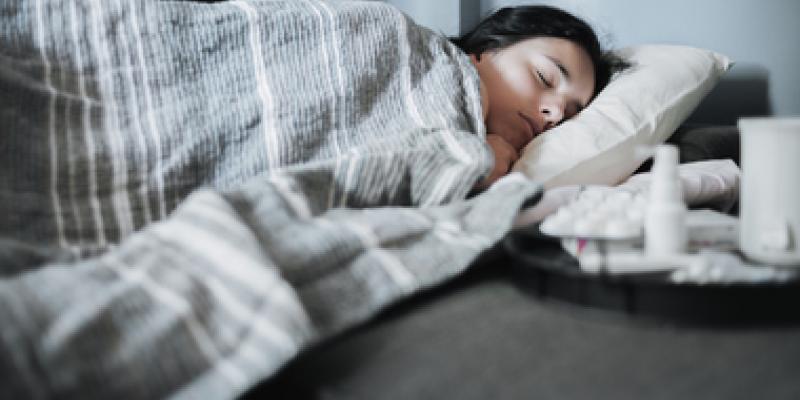 Imagen de una chica durmiendo/Envatoelements Deuda del sueño y efectos en la salud