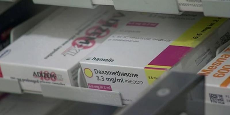 La dexametasona salva la vida a uno de cada tres pacientes graves con COVID-19. la dexametasona, un fármaco barato, salva la vida a uno de cada tres pacientes graves con COVID-19