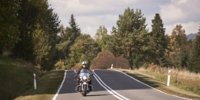 Moto en carreteras - Foto de 123RF/Anatoliygleb Moto en la carretera