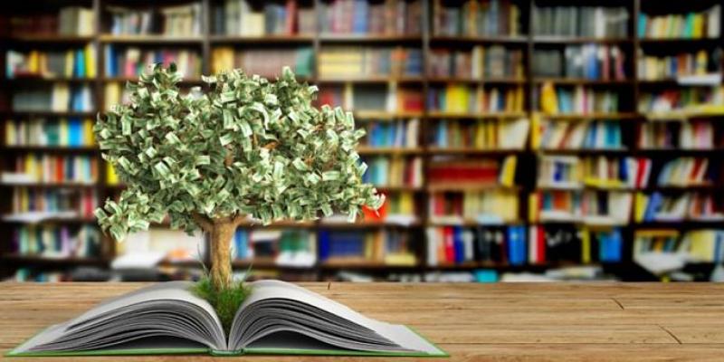 Imagen de un libro en una biblioteca/La Vanguardia Día de los amantes de la biblioteca