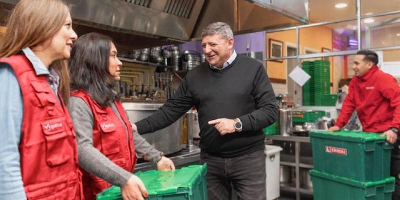 Imagen de trabajadores de Vegalsa/Vegalsa Vegalsa-Eroski celebra el Día de Galicia con iniciativas solidarias